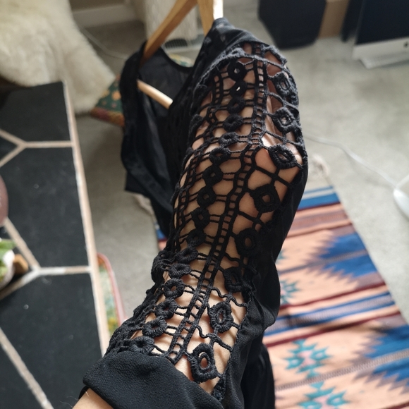 Beautiful Black Tunic - Picture 3 of 4